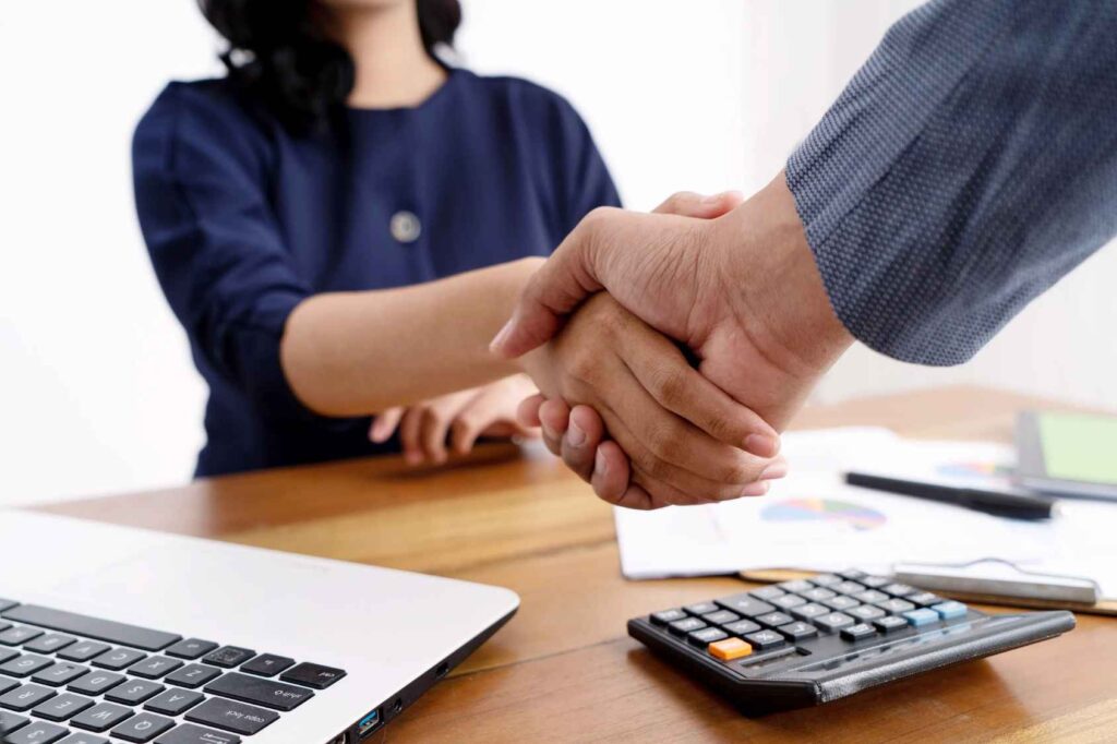 cómo transferir acciones en una SPA